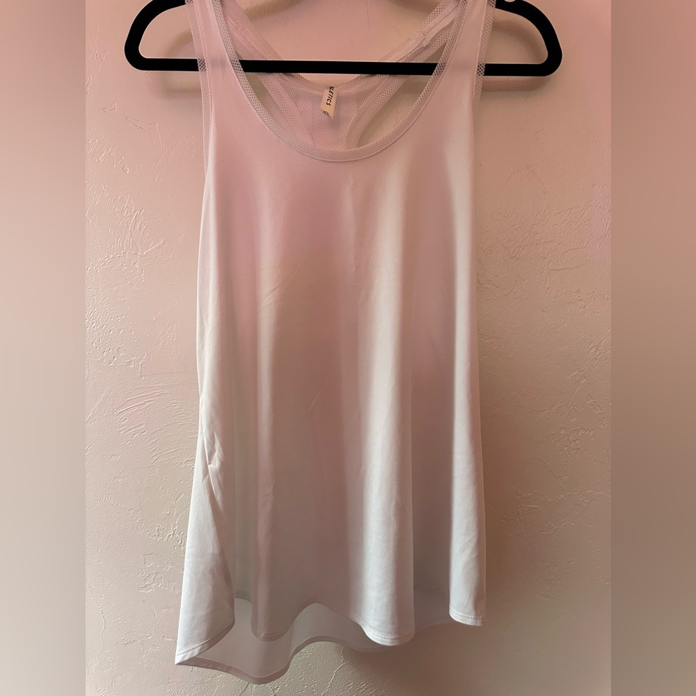 Fabletics Women’s workout tank NWT XL Activewear Flattering Summer